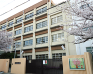 尼崎市立七松小学校