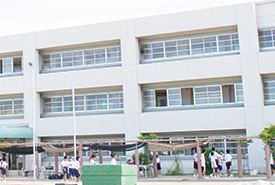 日新中学校の写真
