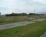 猪名川河川敷公園テニスコートの写真