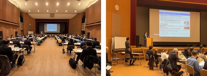 会場後方から撮影した防災会議の全体の様子（写真左）、壇上で講演を行う宇田川先生（写真右）