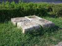 葭島（よしじま）公園に置かれている謎の石