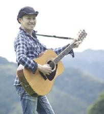 わらべ唄ロック歌手衣川亮輔氏