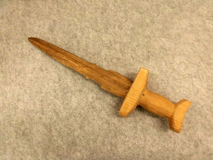 参加者のつくった銅剣の写真(柄はつくりません)