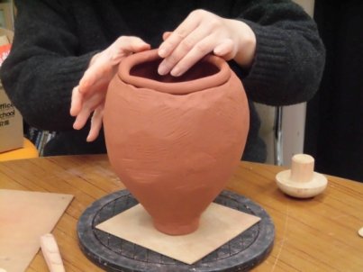 土器づくりのようす