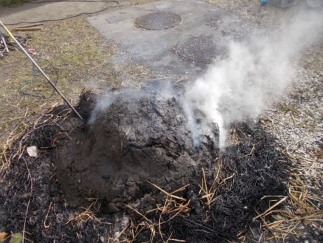 おおい型野焼きの様子