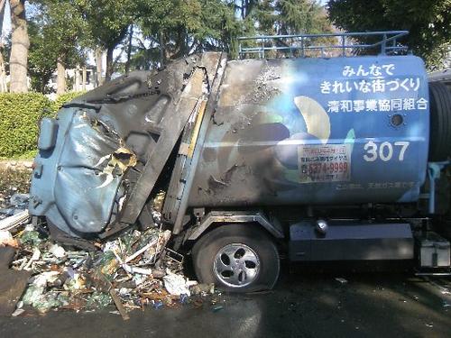 燃えたごみ収集車