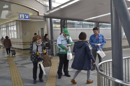 ポイ捨て防止用ティッシュ配布