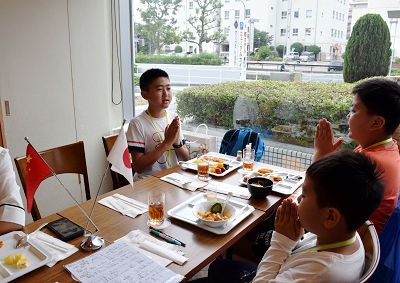 昼食会