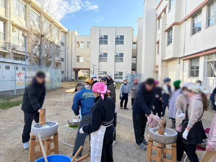 武庫小学校の餅つき体験会