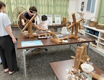 糸つむぎ体験の写真