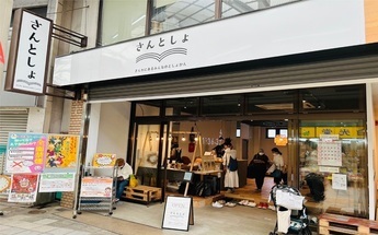 建物入り口の写真