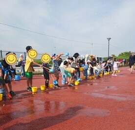 全員で打ち水開始