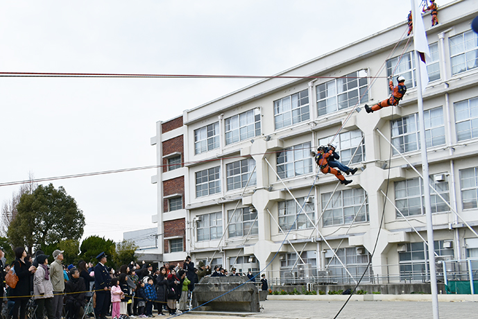 写真、救出訓練の様子