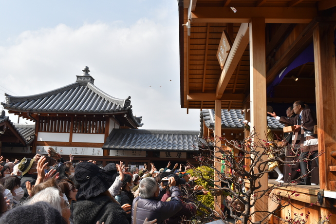 大覚寺節分会豆まきの写真