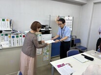手交写真