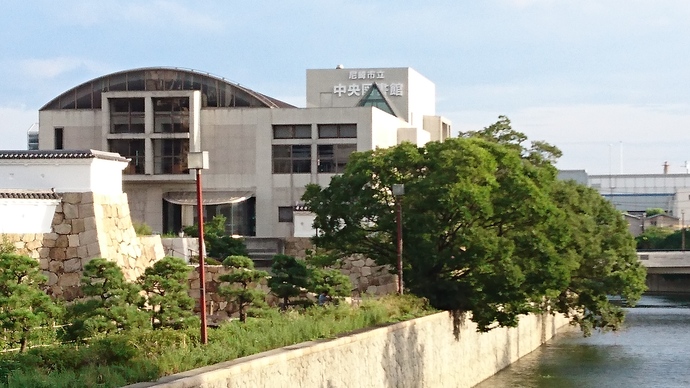 尼崎市立中央図書館外観
