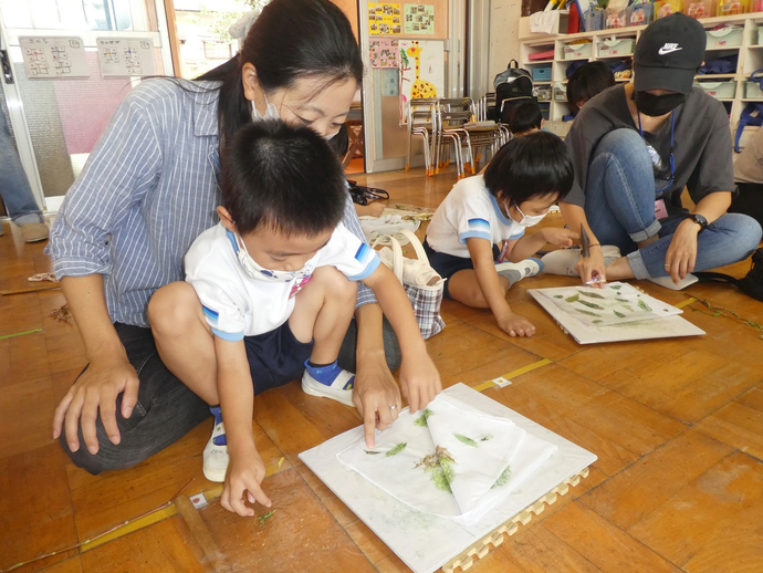 塚口幼稚園藍染体験の写真2
