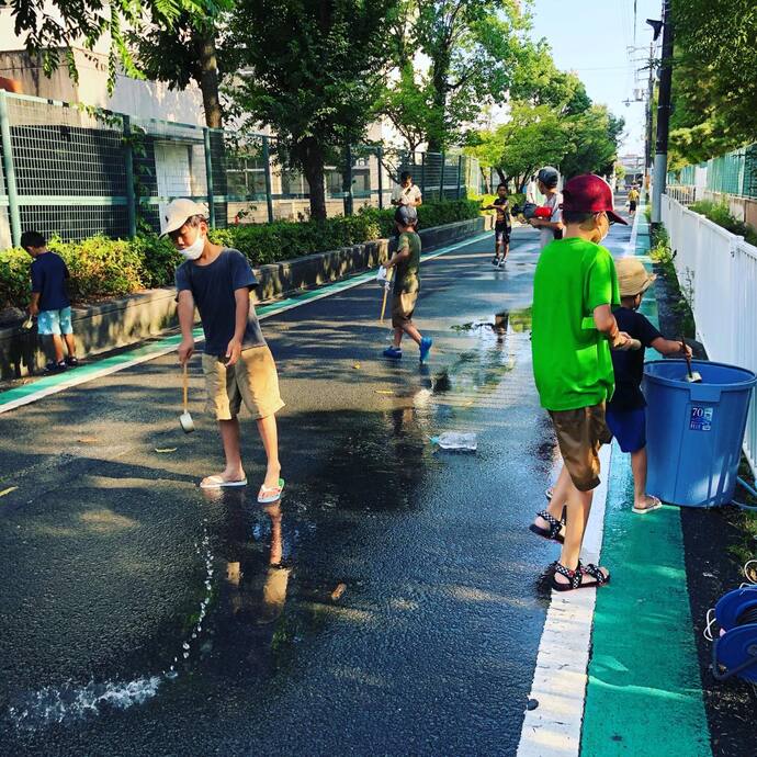 「打ち水大作戦」の様子