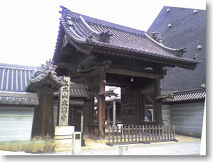 本興寺山門画像