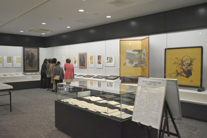 「初代尼崎市長 櫻井忠剛と勝海舟・川村清雄」展の様子1