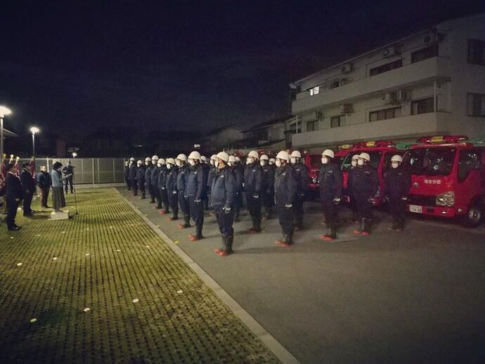 市会議員、消防団長から激励を受ける武庫地区消防団の皆さん