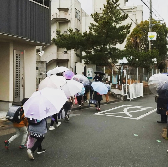 武庫北小学校朝の挨拶活動の様子