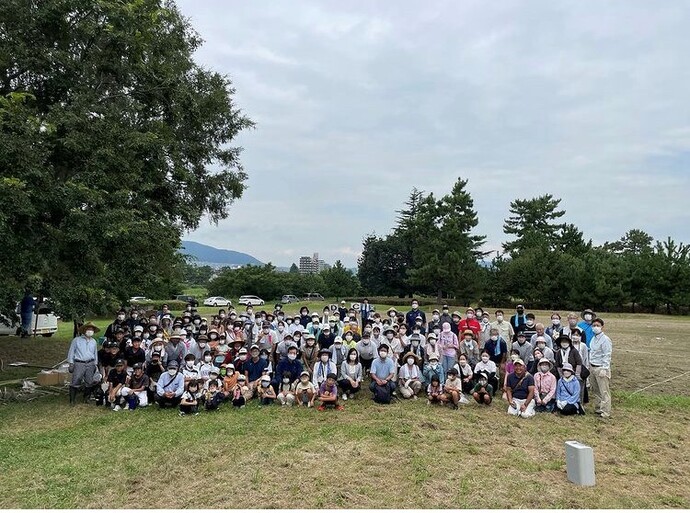 武庫川コスモス園の種まきイベントのようす