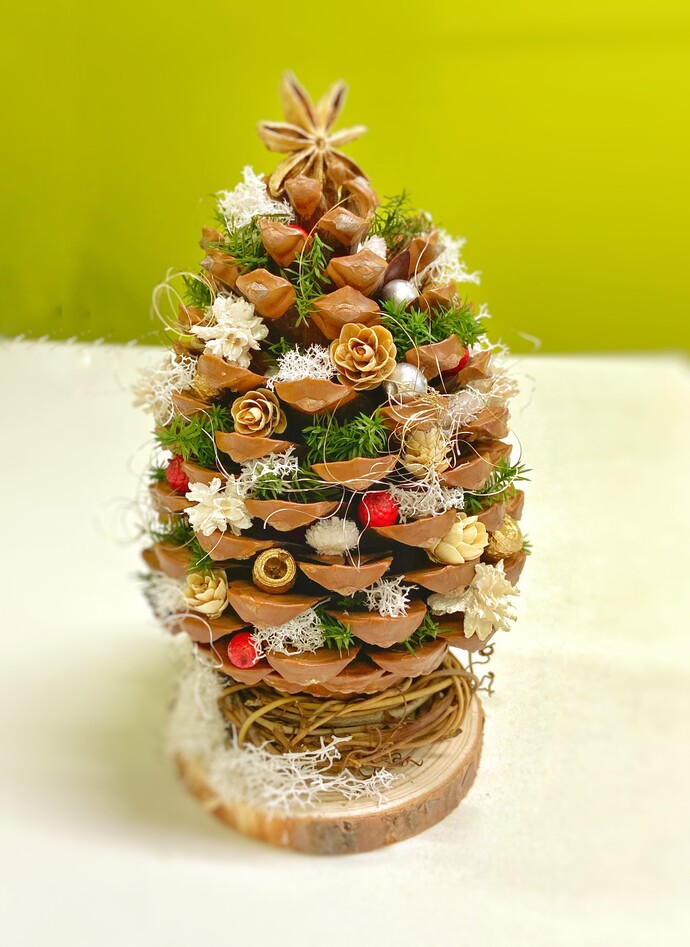 松ぼっくりのクリスマスツリー