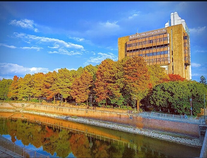 尼崎市総合文化センター、最後の秋を彩る