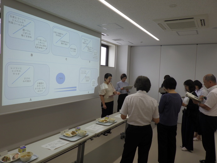 二次審査を説明中の写真