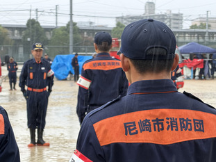 団長に報告する団員