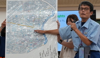 研修結果を発表する団員