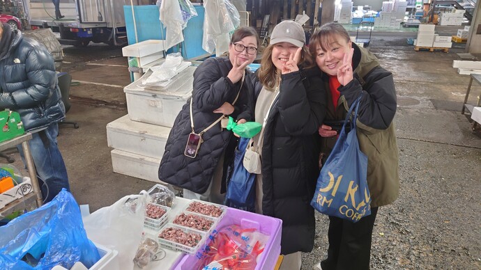 水産物の仕入れ体験をしている様子