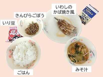 小学校2ブロックの給食の写真